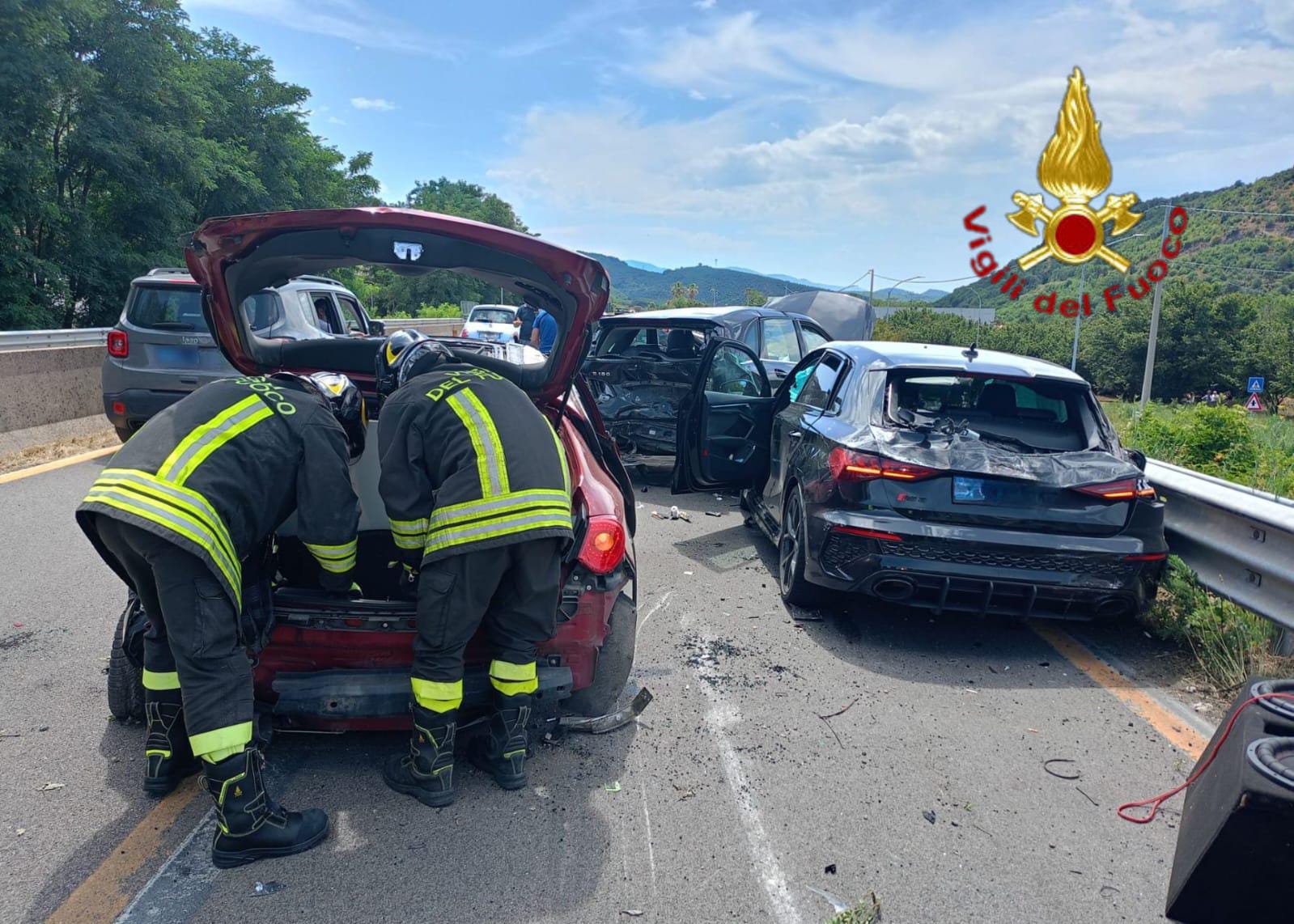 Incidente sul raccordo Avellino-Salerno. 10 feriti e rallentamenti