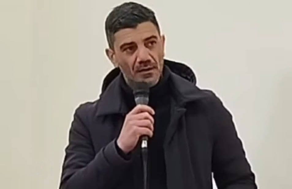 Ordinanza al cimitero: l’amministrazione inciampa sui fiori. Azione Nocera all’attacco: “Più rispetto per chi lavora”