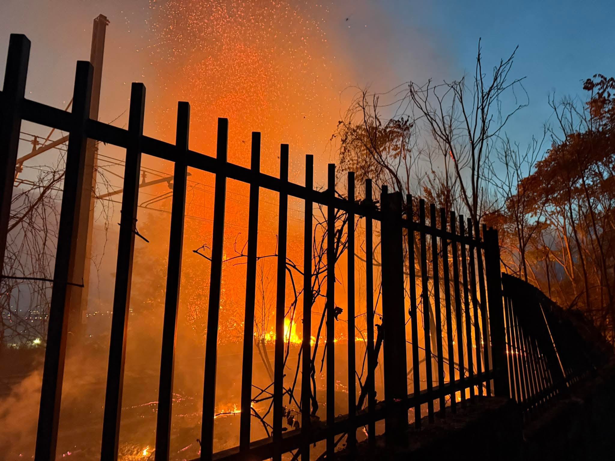 Ieri inferno di fuoco nell’Agro Nocerino Sarnese: evacuazioni a Nocera, elicotteri in volo da ore