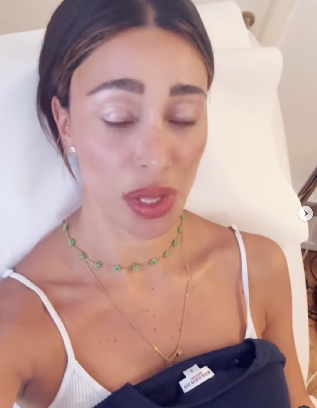 Paura per Belen, colpita da improvviso malore a Milano