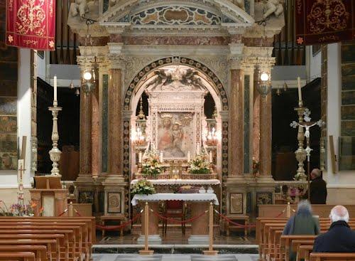 Tenta una rapina nella chiesa della Madonna dell’Arco durante la messa