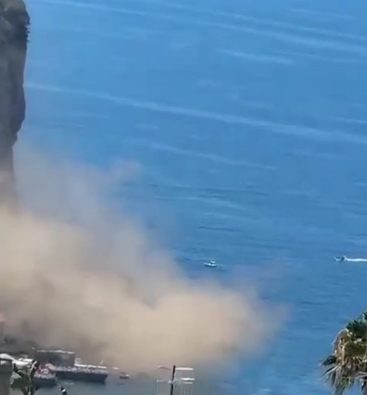 Vico Equese, crolla a mare Punta Scutolo un pezzo di roccia