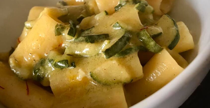 Mezze maniche rigate con crema di zucchine