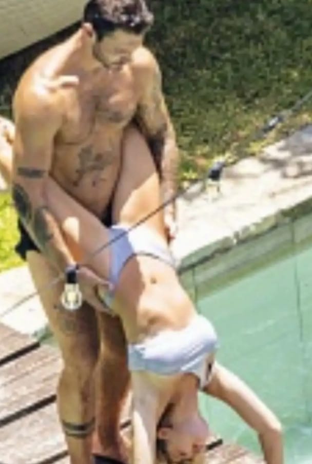 Stefano De Martino, rubati e diffusi in rete i video hot dello showman con la fidanzata