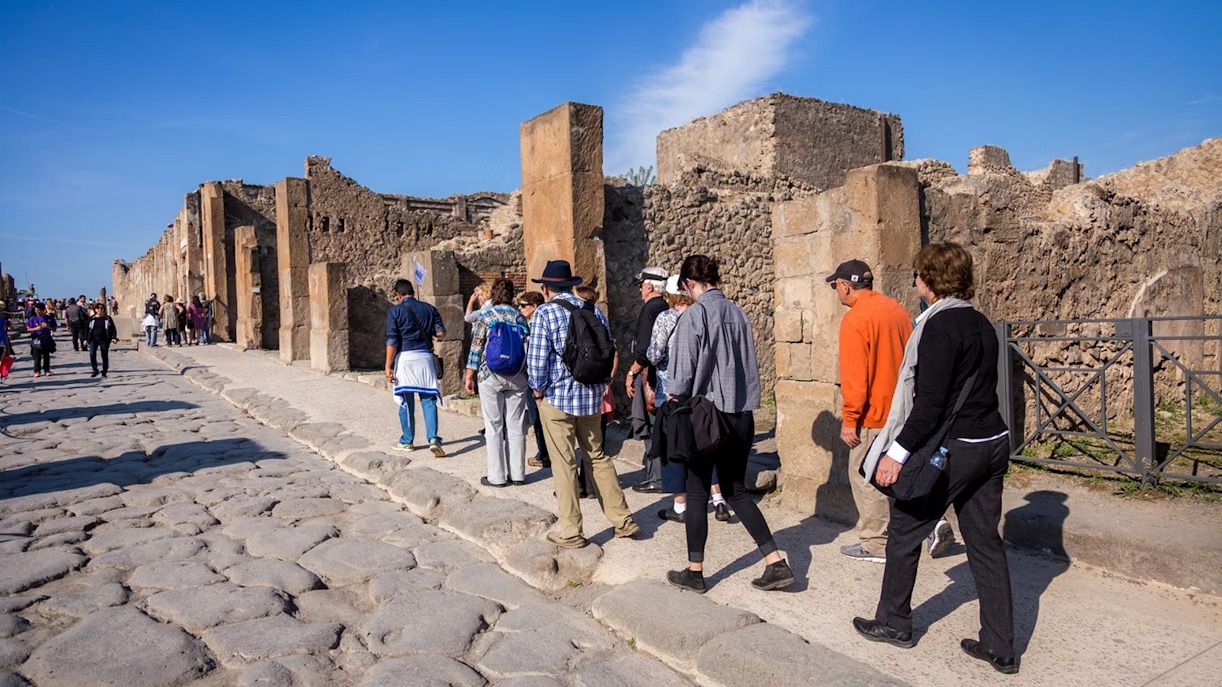Pompei: denunciato un 44enne stabiese che si fingeva guida turistica del Parco archeologico