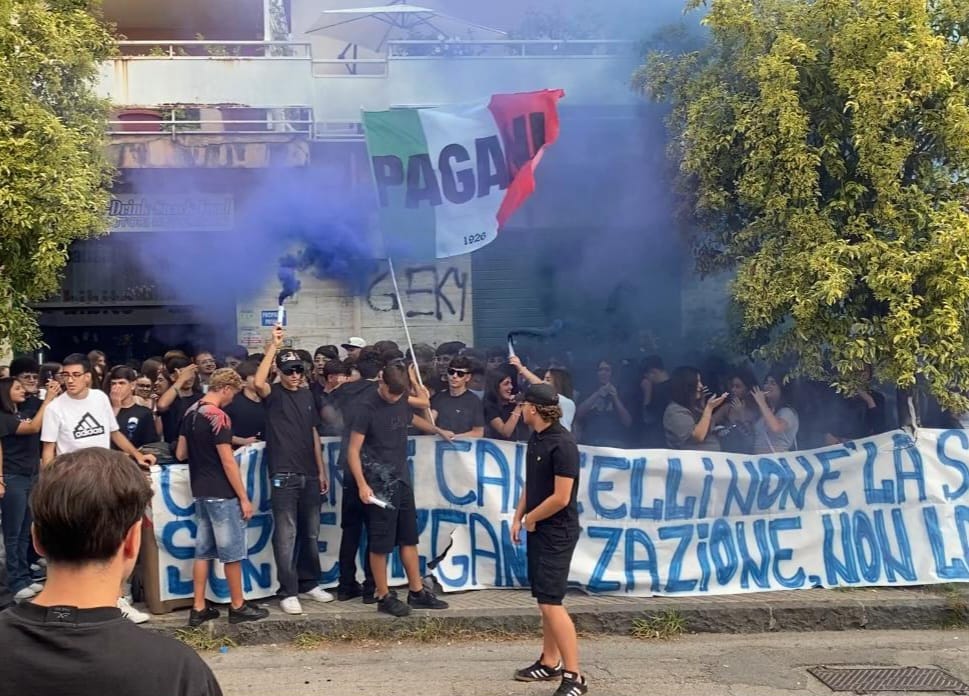 Sciopero degli studenti al liceo “Bartolomeo Mangino”: proteste contro nuove disposizioni della dirigente
