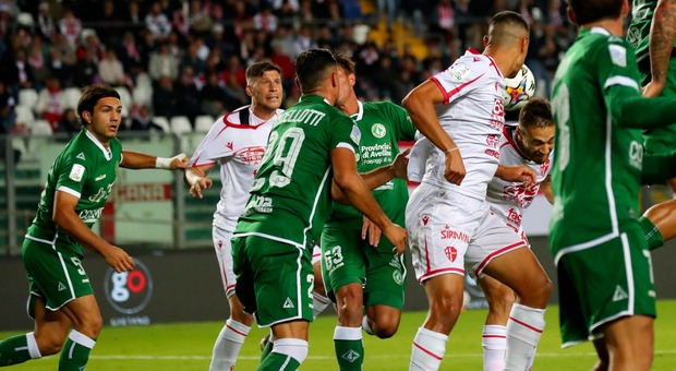 Il Padova scappa, l’Avellino la raddrizza subito: pari e spettacolo all’Euganeo