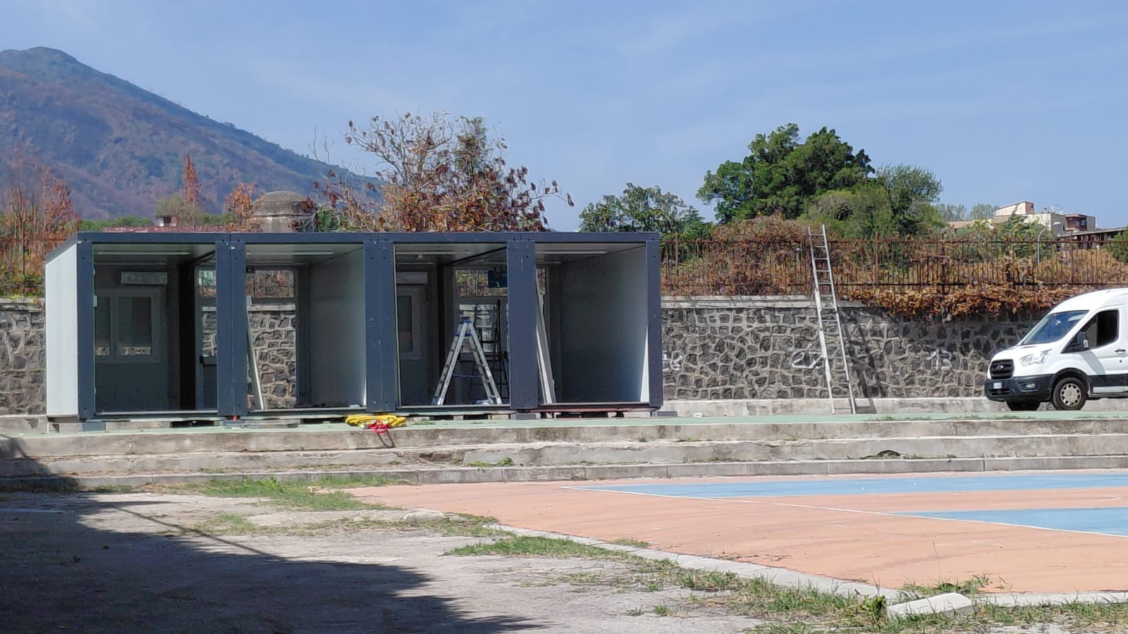 Boscoreale, scuola Cangemi: niente doppi turni, ma i più piccoli restano a casa
