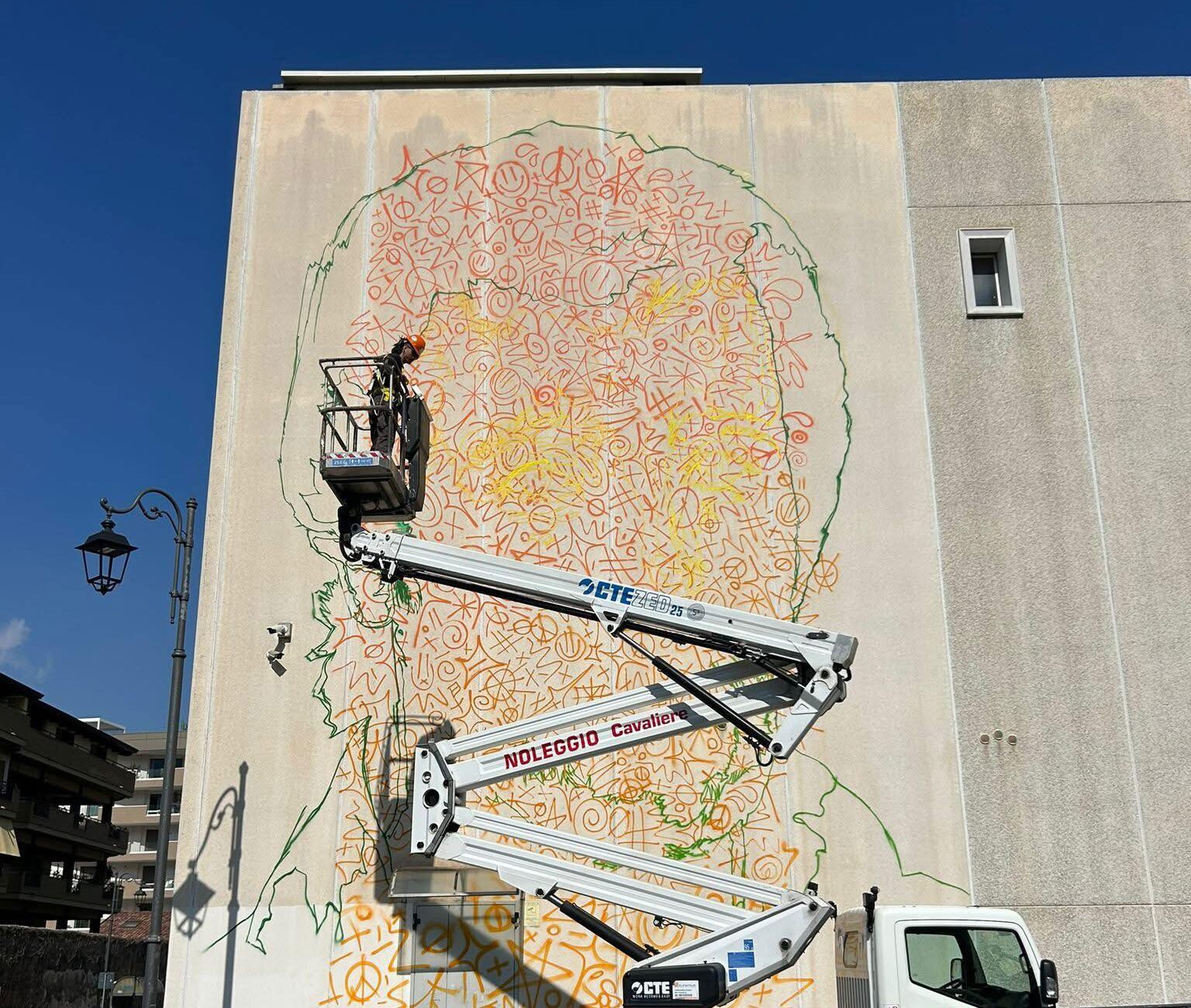 Proposta della consigliera comunale Anna Rosa Sessa: dopo il murales di Antonio Esposito Ferraioli, un murales anche per il tenente Marco Pittoni