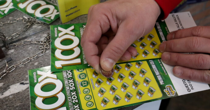 Gratta-e-Vinci-690x362 vince e sviene