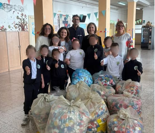 Continua il progetto di Sinergie in Rete e dell’Istituto Comprensivo di San Valentino Torio per la valorizzazione dei tappi in plastica