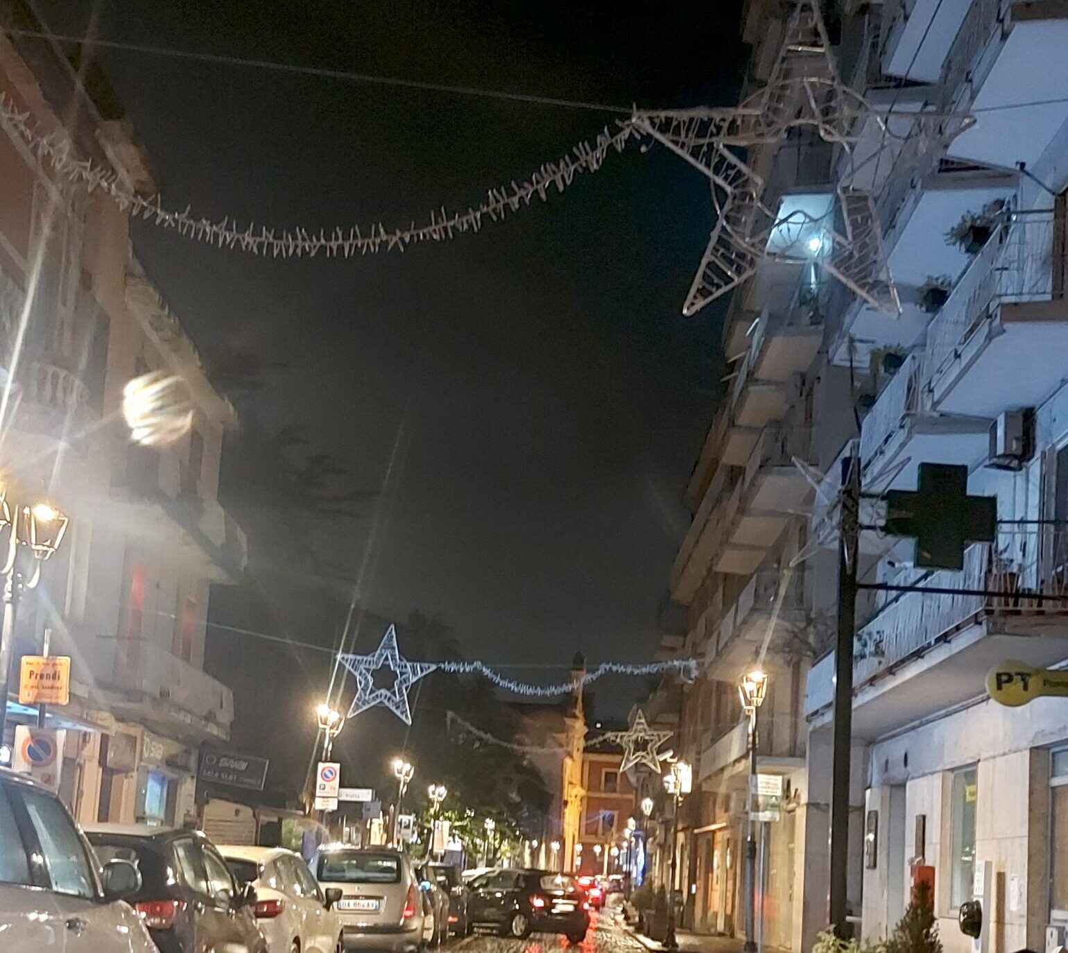 Natale anticipato per alcune associazioni: contributi assegnati, dubbi e silenzi nel cartellone delle festività 2025