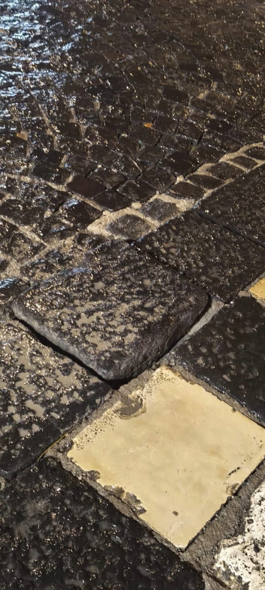 Via Malet, Pagani: 7mesi di lavori per un pavimento che già scricchiola