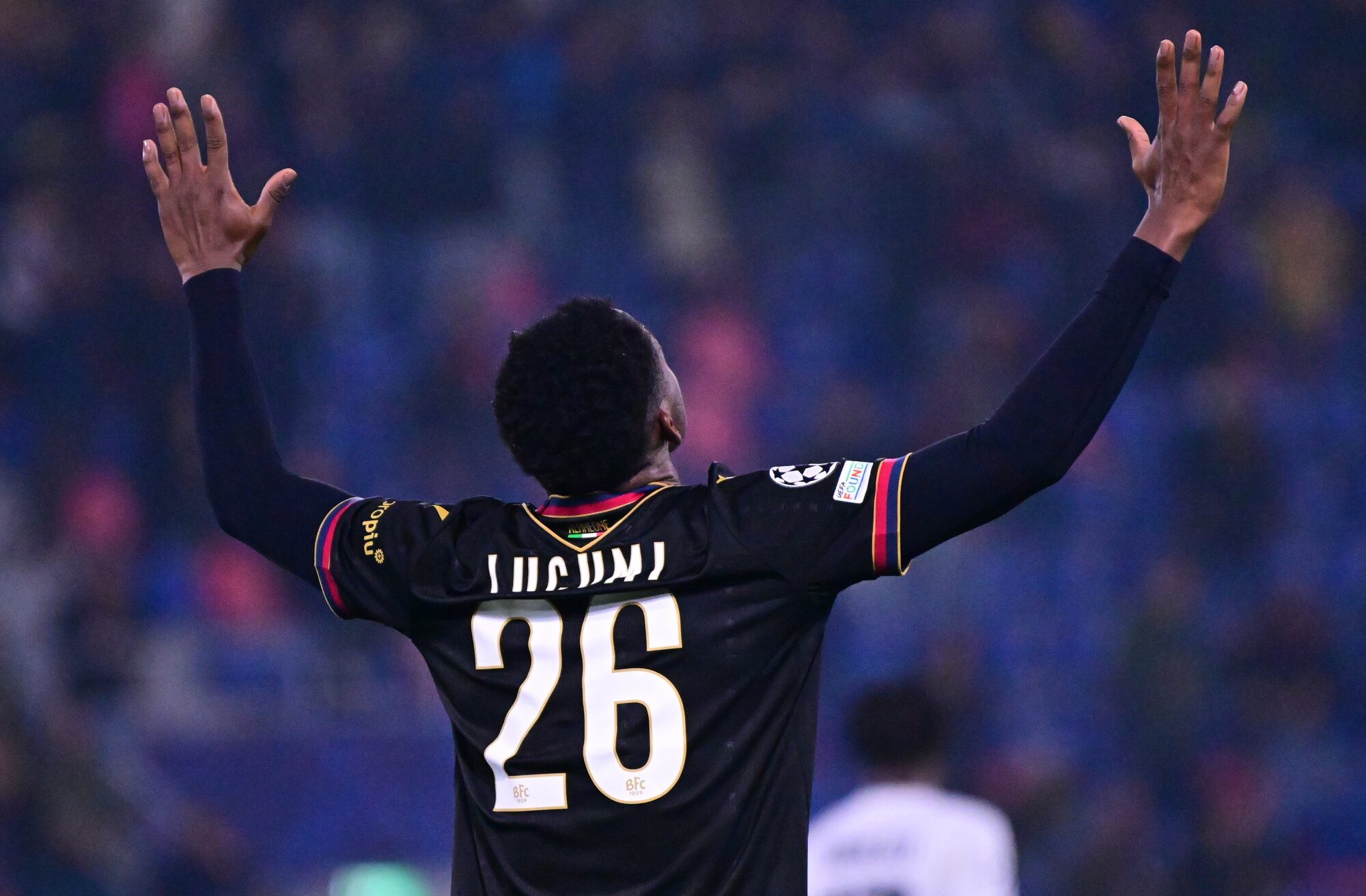 Bologna-Napoli, i partenopei non mettono piede in campo: Dallinga e Lucumí firmano il 2-0