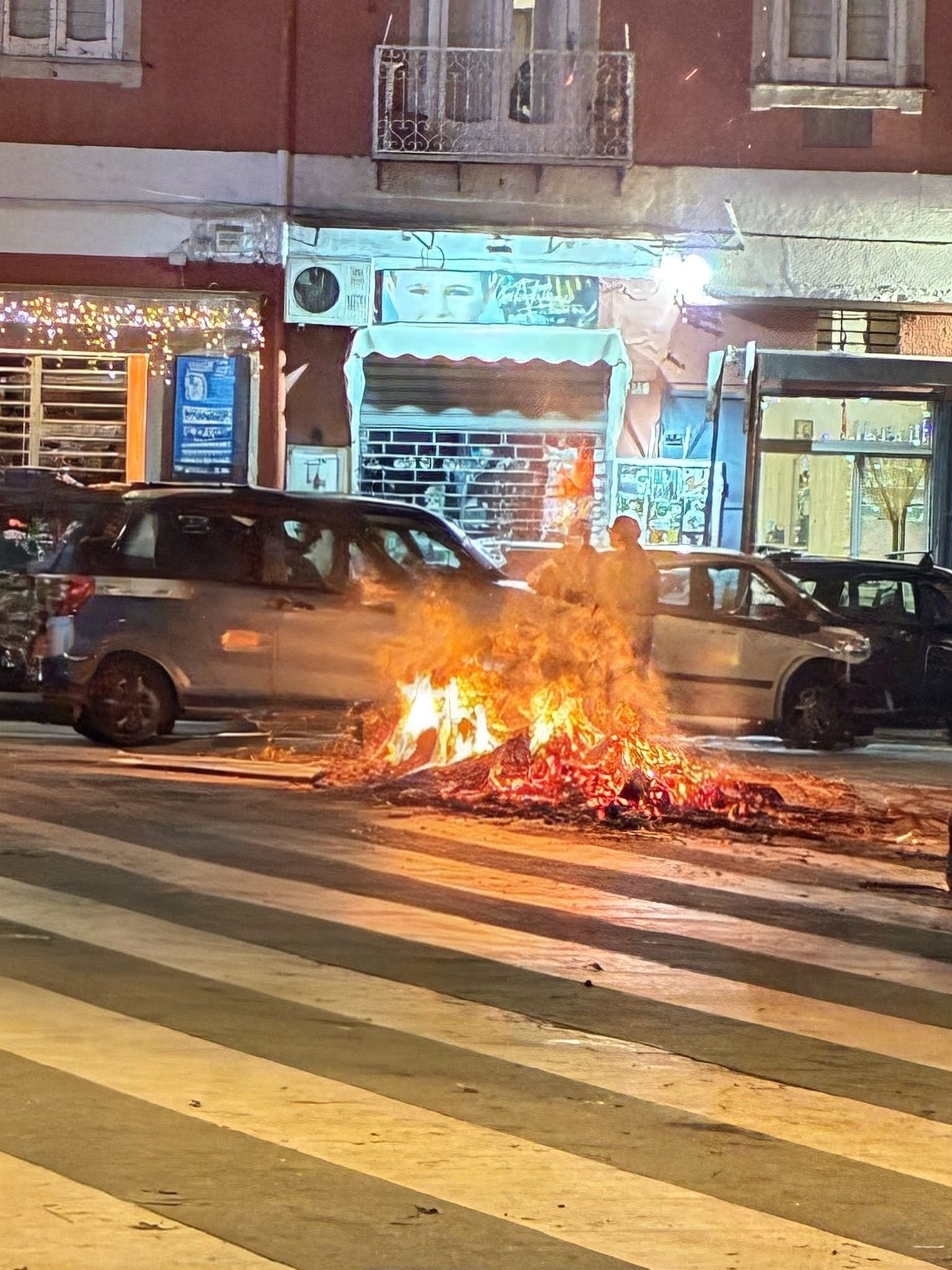 Mille euro per una fucaria? No, per i santi martiri: don Calenda smaschera errori, ritardi e danni  del Comune di Pagani
