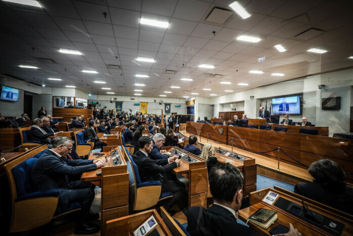 Consiglio Regionale della Campania con Roberto Fico presidente. Consiglio Regionale della Campania: AVS attacca Fico