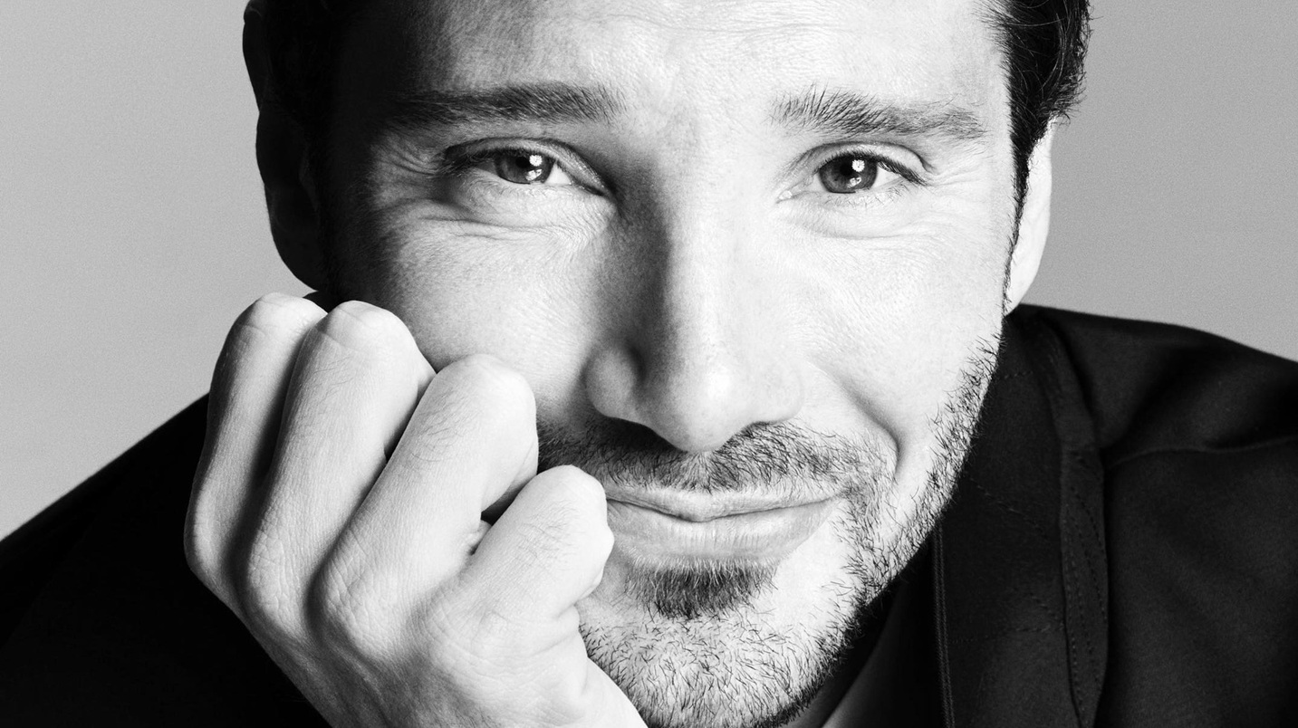 Stefano De Martino presenterà Sanremo 2027: indiscrezioni e smentite